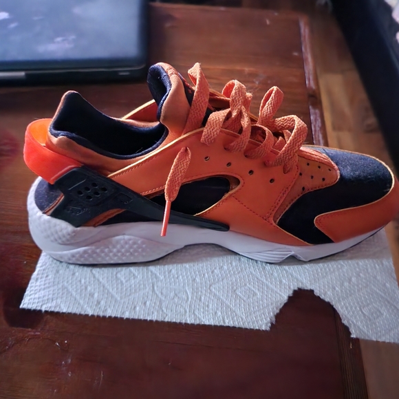 Nike shoes - Picture 2 of 2